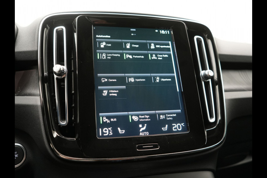 Volvo XC40 T5 Plus Dark PHEV 262pk Dealer O.H. | Adaptive Cruise | 360 Camera | Harman / Kardon | Lederen Sportstoelen Memory & Verwarmd | Keyless | Blis | Stuur Verwarmd | Apple Carplay | Navigatie | DAB | 19"L.M | Plug In Hybrid |