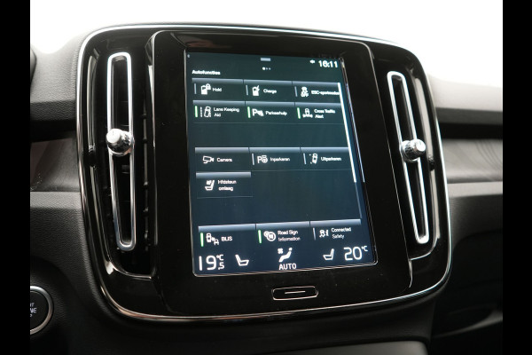 Volvo XC40 T5 Plus Dark PHEV 262pk Dealer O.H. | Adaptive Cruise | 360 Camera | Harman / Kardon | Lederen Sportstoelen Memory & Verwarmd | Keyless | Blis | Stuur Verwarmd | Apple Carplay | Navigatie | DAB | 19"L.M | Plug In Hybrid |