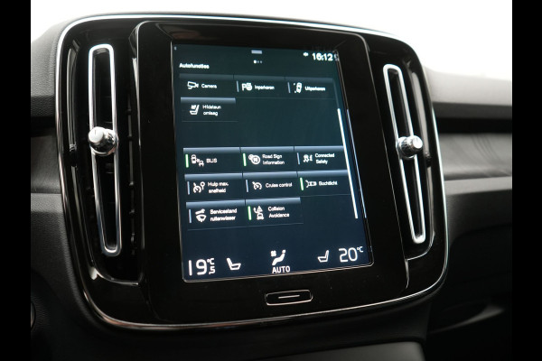 Volvo XC40 T5 Plus Dark PHEV 262pk Dealer O.H. | Adaptive Cruise | 360 Camera | Harman / Kardon | Lederen Sportstoelen Memory & Verwarmd | Keyless | Blis | Stuur Verwarmd | Apple Carplay | Navigatie | DAB | 19"L.M | Plug In Hybrid |