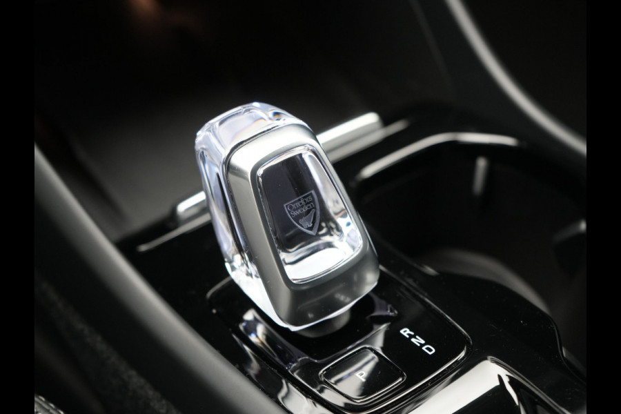 Volvo XC40 T5 Plus Dark PHEV 262pk Dealer O.H. | Adaptive Cruise | 360 Camera | Harman / Kardon | Lederen Sportstoelen Memory & Verwarmd | Keyless | Blis | Stuur Verwarmd | Apple Carplay | Navigatie | DAB | 19"L.M | Plug In Hybrid |