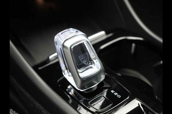Volvo XC40 T5 Plus Dark PHEV 262pk Dealer O.H. | Adaptive Cruise | 360 Camera | Harman / Kardon | Lederen Sportstoelen Memory & Verwarmd | Keyless | Blis | Stuur Verwarmd | Apple Carplay | Navigatie | DAB | 19"L.M | Plug In Hybrid |