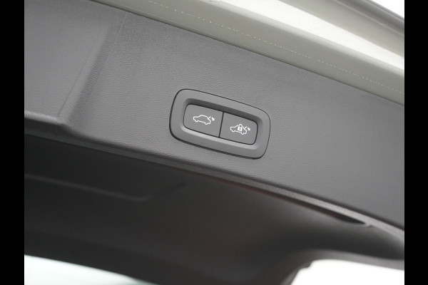 Volvo XC40 T5 Plus Dark PHEV 262pk Dealer O.H. | Adaptive Cruise | 360 Camera | Harman / Kardon | Lederen Sportstoelen Memory & Verwarmd | Keyless | Blis | Stuur Verwarmd | Apple Carplay | Navigatie | DAB | 19"L.M | Plug In Hybrid |