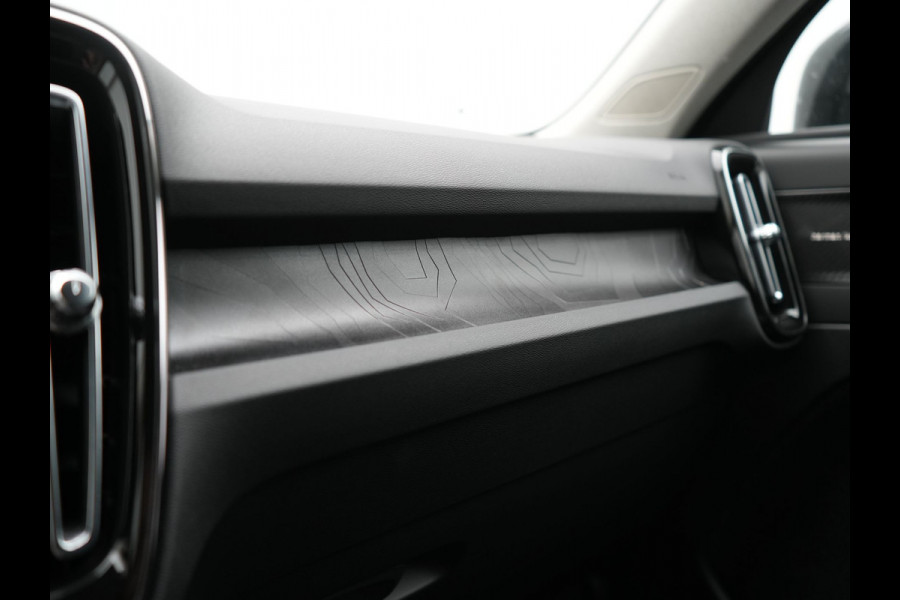 Volvo XC40 T5 Plus Dark PHEV 262pk Dealer O.H. | Adaptive Cruise | 360 Camera | Harman / Kardon | Lederen Sportstoelen Memory & Verwarmd | Keyless | Blis | Stuur Verwarmd | Apple Carplay | Navigatie | DAB | 19"L.M | Plug In Hybrid |