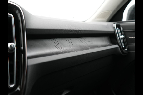 Volvo XC40 T5 Plus Dark PHEV 262pk Dealer O.H. | Adaptive Cruise | 360 Camera | Harman / Kardon | Lederen Sportstoelen Memory & Verwarmd | Keyless | Blis | Stuur Verwarmd | Apple Carplay | Navigatie | DAB | 19"L.M | Plug In Hybrid |