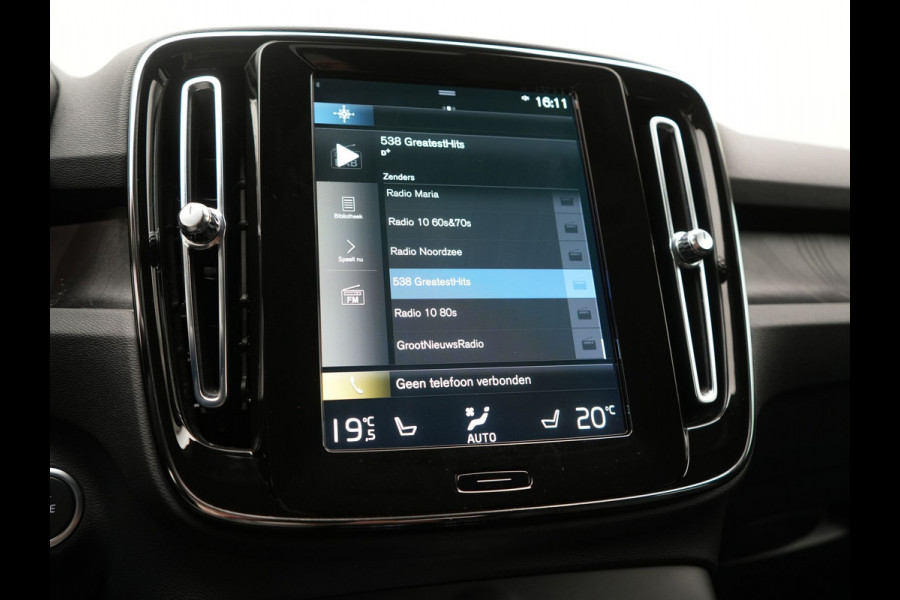 Volvo XC40 T5 Plus Dark PHEV 262pk Dealer O.H. | Adaptive Cruise | 360 Camera | Harman / Kardon | Lederen Sportstoelen Memory & Verwarmd | Keyless | Blis | Stuur Verwarmd | Apple Carplay | Navigatie | DAB | 19"L.M | Plug In Hybrid |