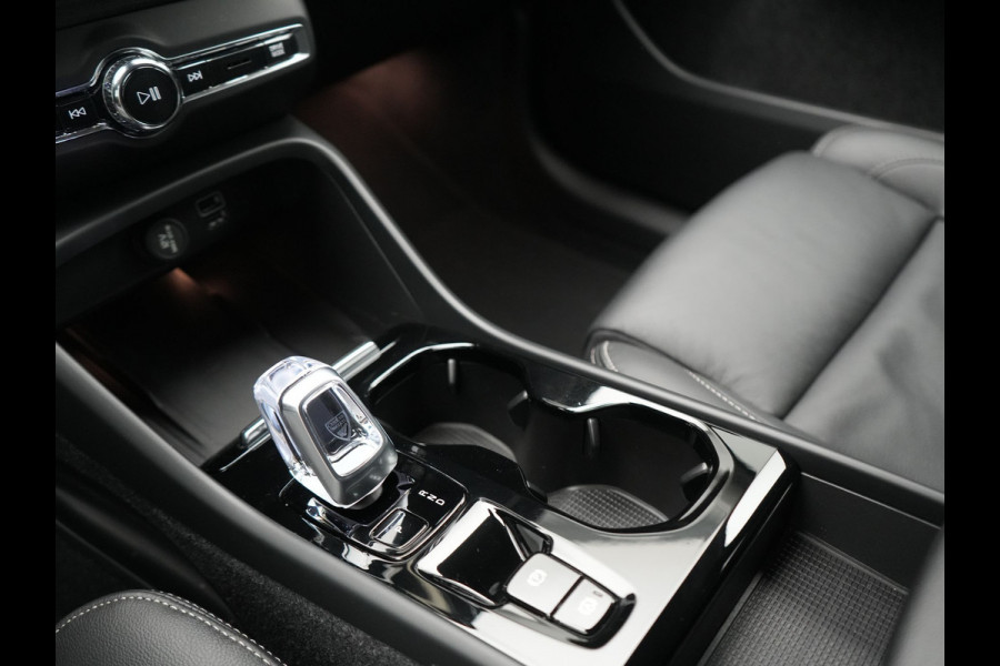 Volvo XC40 T5 Plus Dark PHEV 262pk Dealer O.H. | Adaptive Cruise | 360 Camera | Harman / Kardon | Lederen Sportstoelen Memory & Verwarmd | Keyless | Blis | Stuur Verwarmd | Apple Carplay | Navigatie | DAB | 19"L.M | Plug In Hybrid |