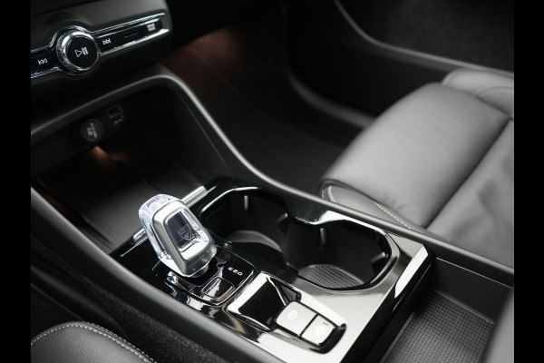Volvo XC40 T5 Plus Dark PHEV 262pk Dealer O.H. | Adaptive Cruise | 360 Camera | Harman / Kardon | Lederen Sportstoelen Memory & Verwarmd | Keyless | Blis | Stuur Verwarmd | Apple Carplay | Navigatie | DAB | 19"L.M | Plug In Hybrid |