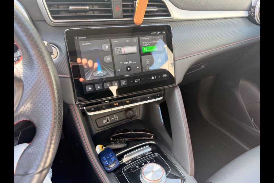 MG Mg zs ev EV Long Range Luxury 70 kWh / Panoramadak / Camera / Leder / CarPlay / Keyless / 17'' / Stoelverwarming / Dodehoek / DAB / ACC