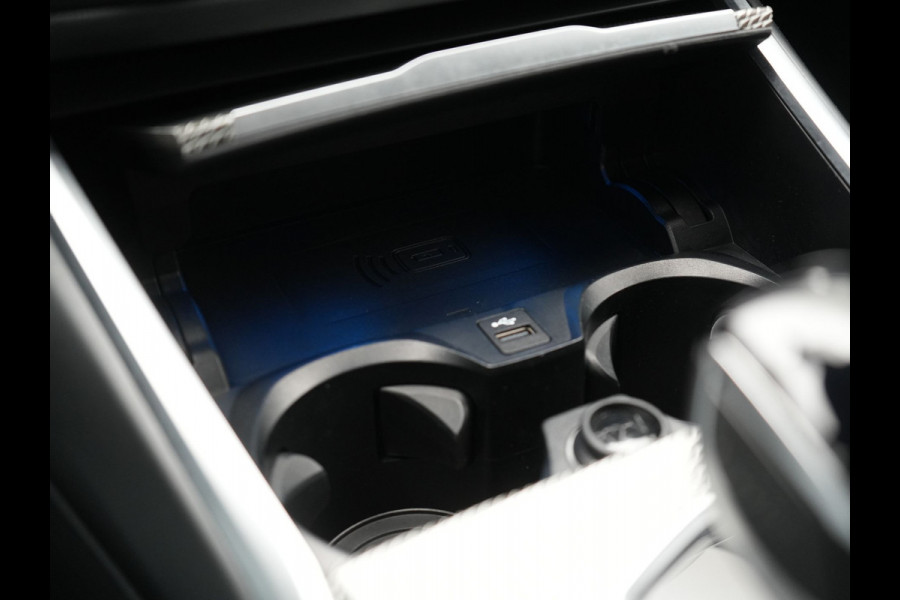 BMW 3 Serie Touring 330e M Sport PHEV 293pk Dealer O.H. Dravitgrau | Head Up | Camera | Laser LED | Sfeerverlichting | Lederen Sportstoelen & Stuur Verwarmd | Apple Carplay | Keyless | Blis | 19"L.M | Virtual | Navigatie | DAB | Plug In Hybrid |