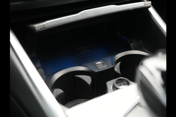 BMW 3 Serie Touring 330e M Sport PHEV 293pk Dealer O.H. Dravitgrau | Head Up | Camera | Laser LED | Sfeerverlichting | Lederen Sportstoelen & Stuur Verwarmd | Apple Carplay | Keyless | Blis | 19"L.M | Virtual | Navigatie | DAB | Plug In Hybrid |