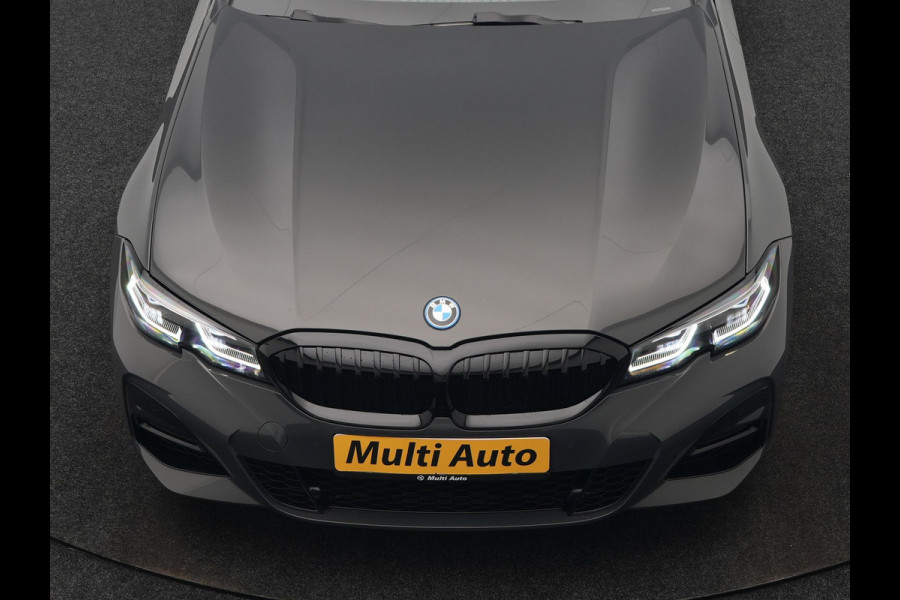 BMW 3 Serie Touring 330e M Sport PHEV 293pk Dealer O.H. Dravitgrau | Head Up | Camera | Laser LED | Sfeerverlichting | Lederen Sportstoelen & Stuur Verwarmd | Apple Carplay | Keyless | Blis | 19"L.M | Virtual | Navigatie | DAB | Plug In Hybrid |