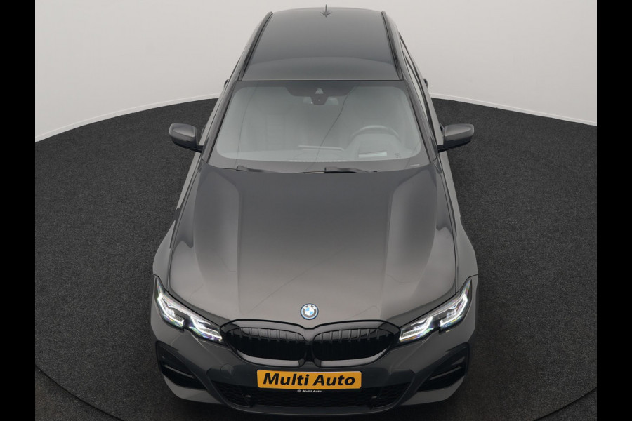 BMW 3 Serie Touring 330e M Sport PHEV 293pk Dealer O.H. Dravitgrau | Head Up | Camera | Laser LED | Sfeerverlichting | Lederen Sportstoelen & Stuur Verwarmd | Apple Carplay | Keyless | Blis | 19"L.M | Virtual | Navigatie | DAB | Plug In Hybrid |