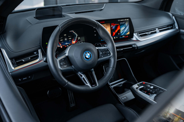 BMW 2 Serie Active Tourer 225e xDrive - M Sport | Panorama | 360 Camera | Stoelverwarming