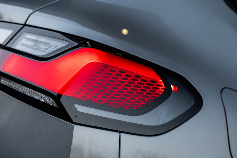 BMW 2 Serie Active Tourer 225e xDrive - M Sport | Panorama | 360 Camera | Stoelverwarming