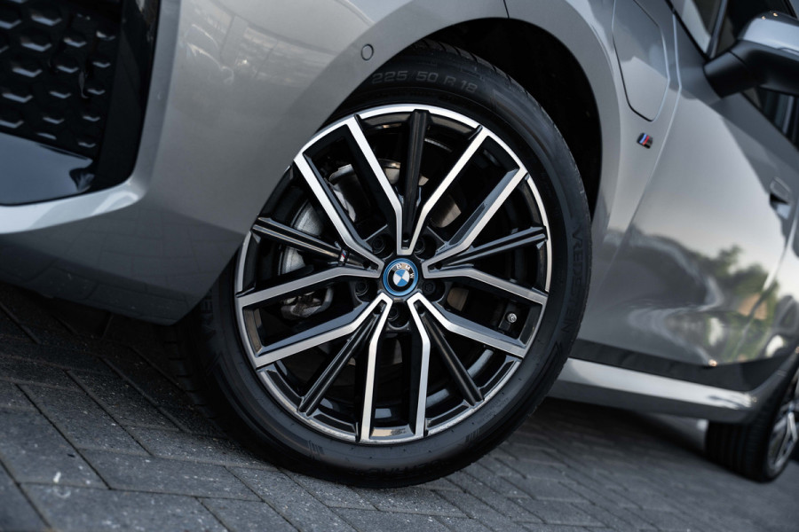 BMW 2 Serie Active Tourer 225e xDrive - M Sport | Panorama | 360 Camera | Stoelverwarming