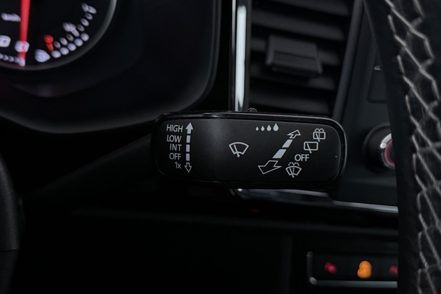Seat Ateca 1.4 EcoTSI FR Business Intense (TREKHAAK, STOELVERWARMING, CRUISE CONTROL ADAPTIEF, NAVIGATIE, PARKEERSENSOREN)
