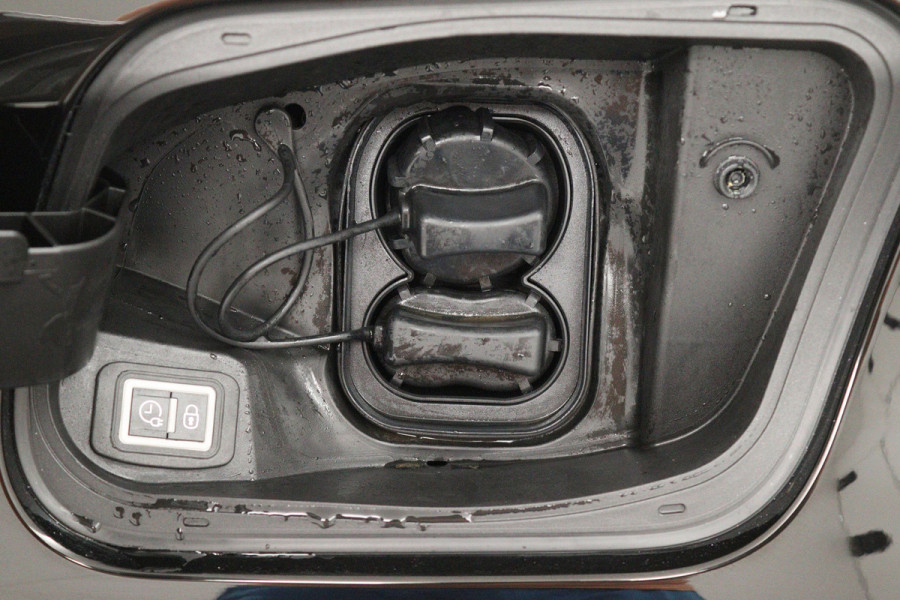 Jeep Avenger Summit 54 kWh (PARKEERSENSOREN, CRUISE CONTROL ADAPTIEF, CAMERA, NAVIGATIE)