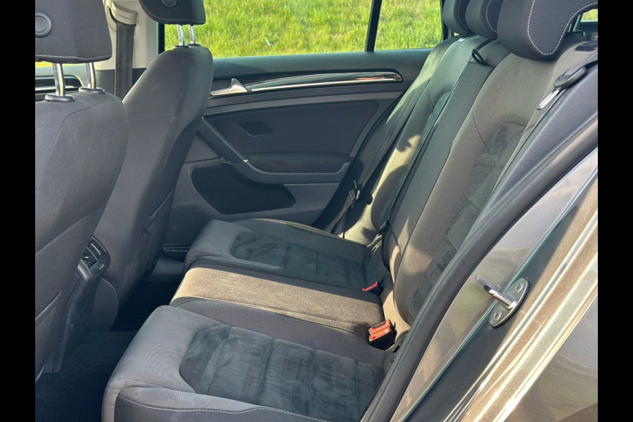 Volkswagen Golf Variant 1.0 TSI Highline Business R (VIRTUAL, CAMERA, ADAPTIVE, MASSAGE STL, PDC V+A, 1E EIG, GOED ONDH, NL-AUTO)