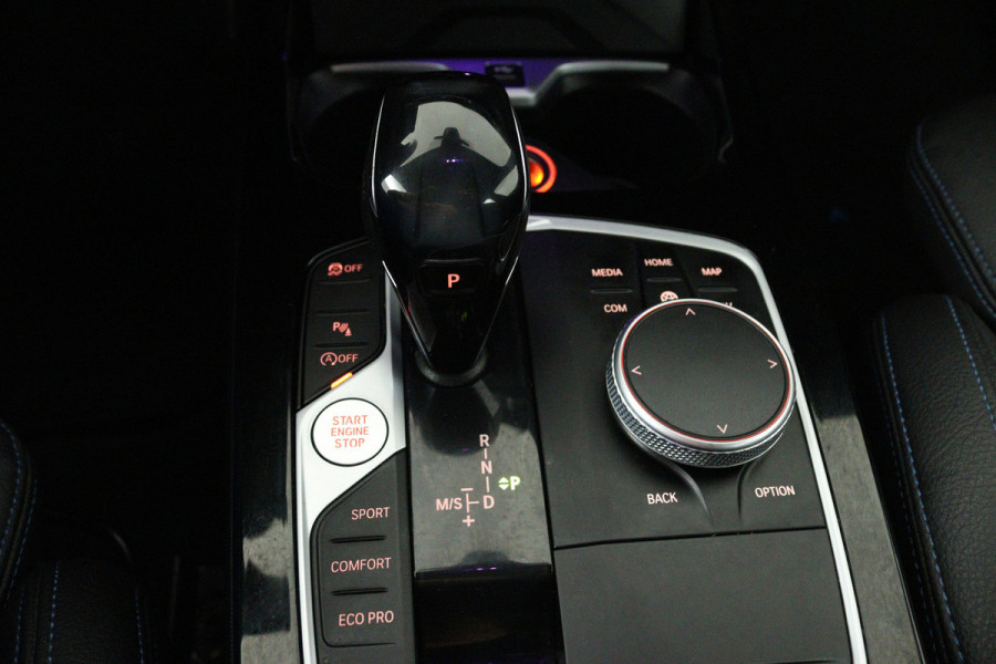 BMW 1-serie 118i High Executive (TREKHAAK, CAMERA, SFEERVERLICHTING, DEALER ONDERHOUDEN)