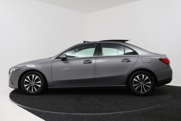 Mercedes-Benz A-Klasse 200 Business Solution (PANORAMADAK, STOELVERWARMING, CAMERA, CRUISE CONTROL, PARKEERSENSOREN)