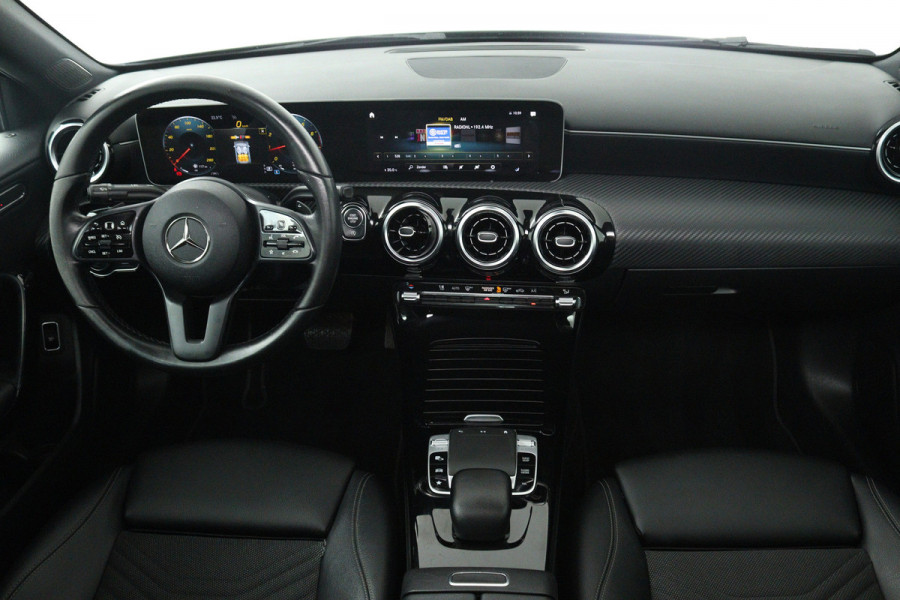 Mercedes-Benz A-Klasse 200 Business Solution (PANORAMADAK, STOELVERWARMING, CAMERA, CRUISE CONTROL, PARKEERSENSOREN)