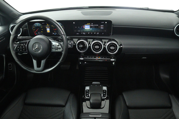 Mercedes-Benz A-Klasse 200 Business Solution (PANORAMADAK, STOELVERWARMING, CAMERA, CRUISE CONTROL, PARKEERSENSOREN)
