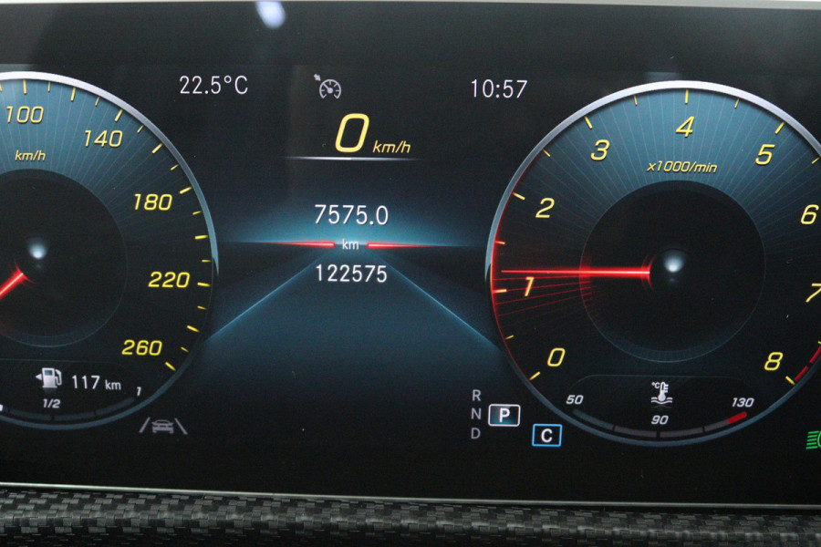 Mercedes-Benz A-Klasse 200 Business Solution (PANORAMADAK, STOELVERWARMING, CAMERA, CRUISE CONTROL, PARKEERSENSOREN)