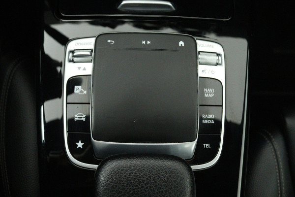 Mercedes-Benz A-Klasse 200 Business Solution (PANORAMADAK, STOELVERWARMING, CAMERA, CRUISE CONTROL, PARKEERSENSOREN)
