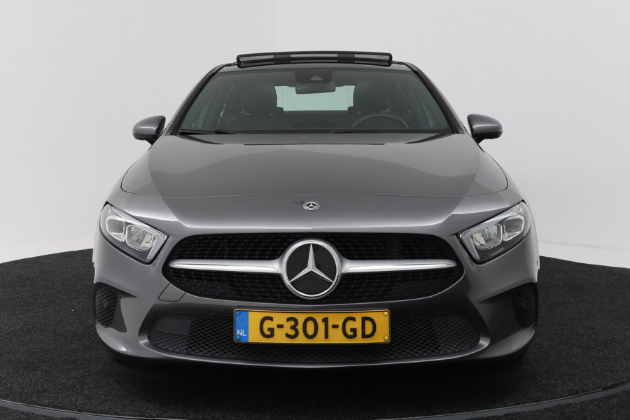 Mercedes-Benz A-Klasse 200 Business Solution (PANORAMADAK, STOELVERWARMING, CAMERA, CRUISE CONTROL, PARKEERSENSOREN)