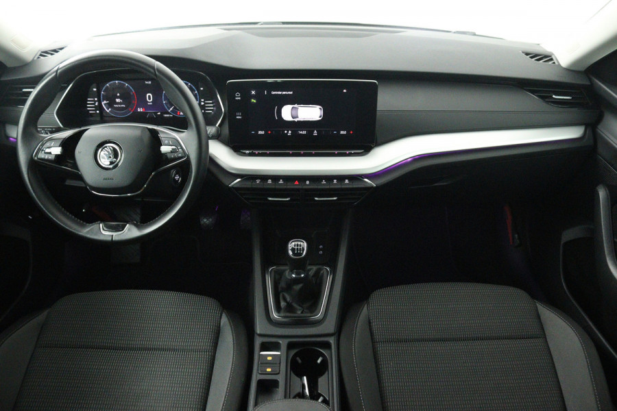 Škoda Octavia Combi 1.0 TSI Business Edition (SFEERVERLICHTING, DIGITALE COCKPIT, NAVIGATIE, SENSOREN)