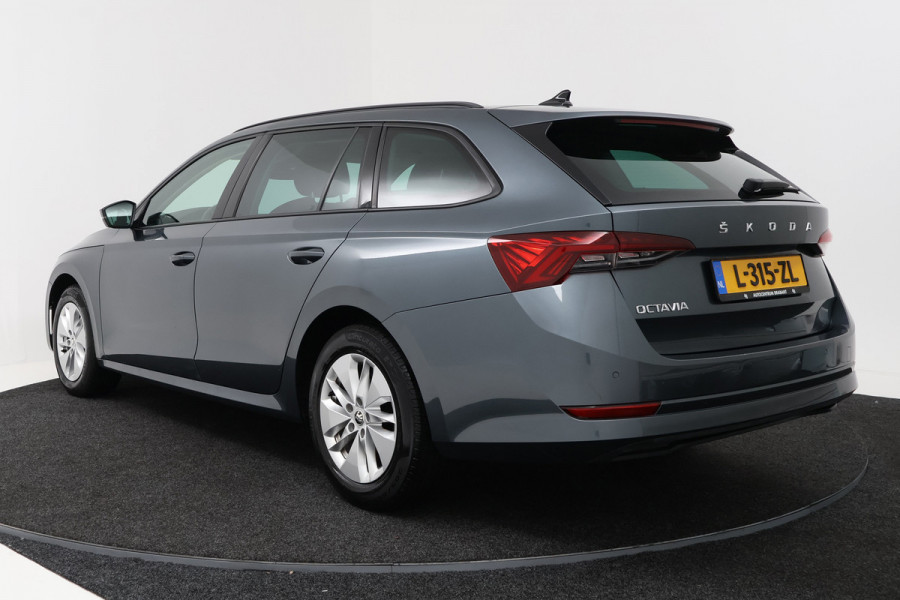 Škoda Octavia Combi 1.0 TSI Business Edition (SFEERVERLICHTING, DIGITALE COCKPIT, NAVIGATIE, SENSOREN)