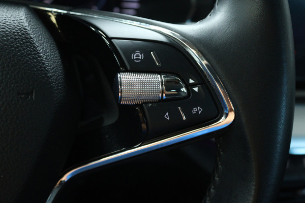 Škoda Octavia Combi 1.0 TSI Business Edition (SFEERVERLICHTING, DIGITALE COCKPIT, NAVIGATIE, SENSOREN)