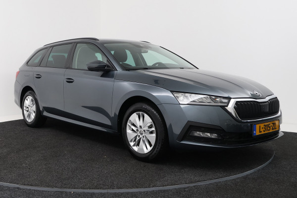 Škoda Octavia Combi 1.0 TSI Business Edition (SFEERVERLICHTING, DIGITALE COCKPIT, NAVIGATIE, SENSOREN)