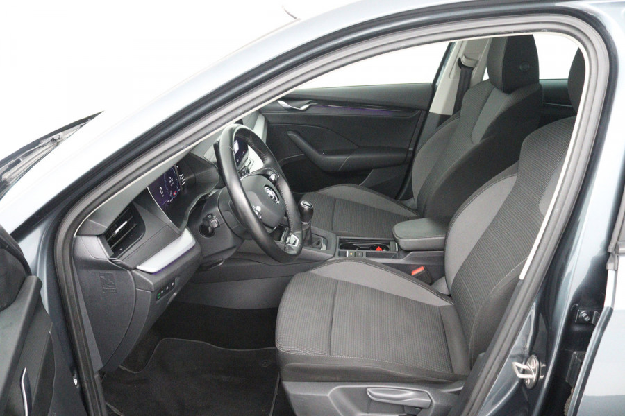 Škoda Octavia Combi 1.0 TSI Business Edition (SFEERVERLICHTING, DIGITALE COCKPIT, NAVIGATIE, SENSOREN)