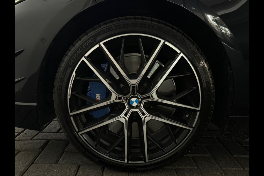 BMW 1-serie M135i xDrive High Executive Pano|Leer|HuD|HK|BTW