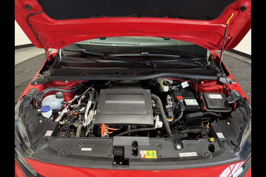 Opel Corsa Electric Yes 50 kWh | Carplay | Warmtepomp | 11 kW 3-fase | LMV 16'' | Bi-Color Dak | Soh (batterijcheck) Waarde 99,3 %