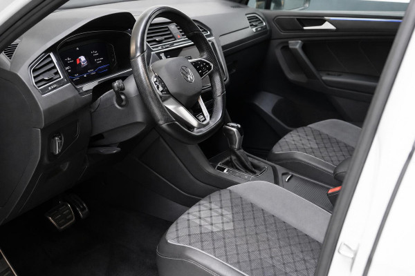Volkswagen Tiguan 1.5 TSI 150pk R-Line | Carplay | Sfeerverlichting | Blind-Spot | Zwart optiek | Adaptive cruise