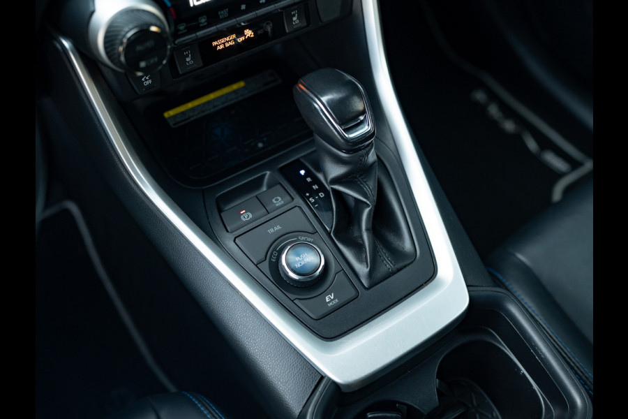 Toyota RAV4 2.5 Hybrid AWD Bi-Tone | Trekhaak afnb. | Elk. A-klep | Stuur & Stoel verw. | Prijs Rijklaar!!