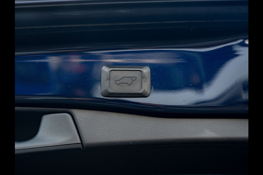 Toyota RAV4 2.5 Hybrid AWD Bi-Tone | Trekhaak afnb. | Elk. A-klep | Stuur & Stoel verw. | Prijs Rijklaar!!