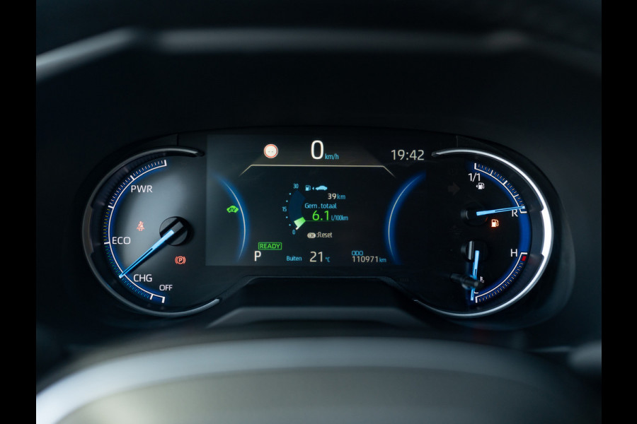 Toyota RAV4 2.5 Hybrid AWD Bi-Tone | Trekhaak afnb. | Elk. A-klep | Stuur & Stoel verw. | Prijs Rijklaar!!