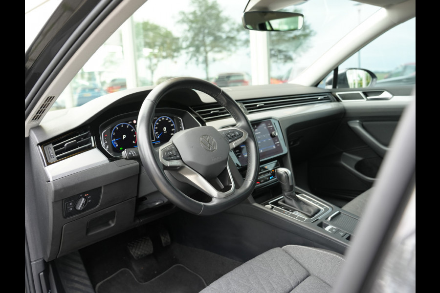 Volkswagen Passat Variant 1.5 TSI Business Cruise control adaptief | dodehoekdetectie | Verwarmde voorruit |