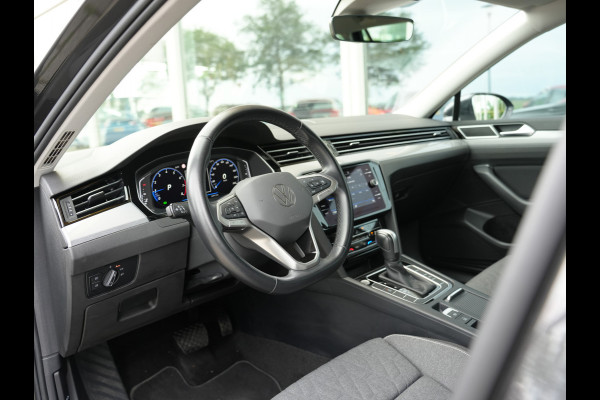 Volkswagen Passat Variant 1.5 TSI Business Cruise control adaptief | dodehoekdetectie | Verwarmde voorruit |