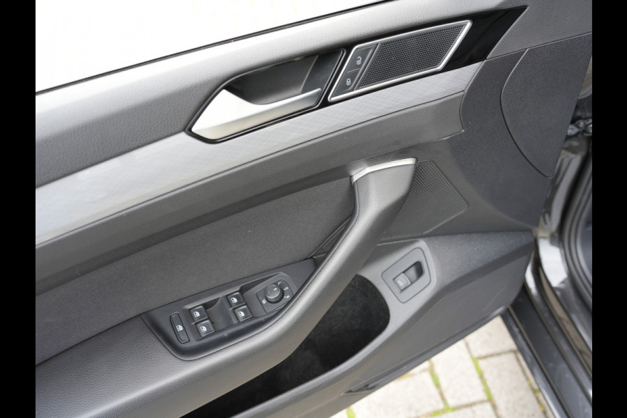 Volkswagen Passat Variant 1.5 TSI Business Cruise control adaptief | dodehoekdetectie | Verwarmde voorruit |