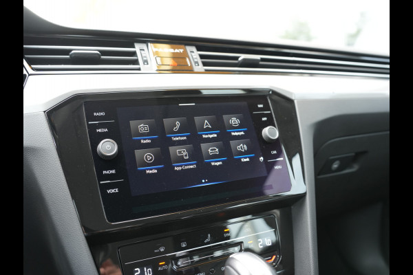 Volkswagen Passat Variant 1.5 TSI Business Cruise control adaptief | dodehoekdetectie | Verwarmde voorruit |