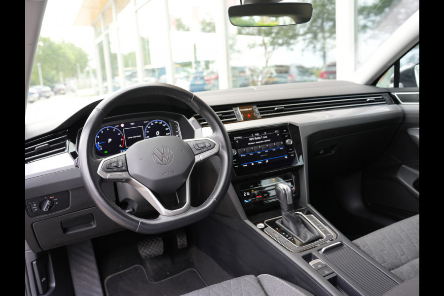 Volkswagen Passat Variant 1.5 TSI Business Cruise control adaptief | dodehoekdetectie | Verwarmde voorruit |