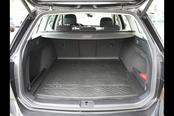 Volkswagen Passat Variant 1.5 TSI Business Cruise control adaptief | dodehoekdetectie | Verwarmde voorruit |