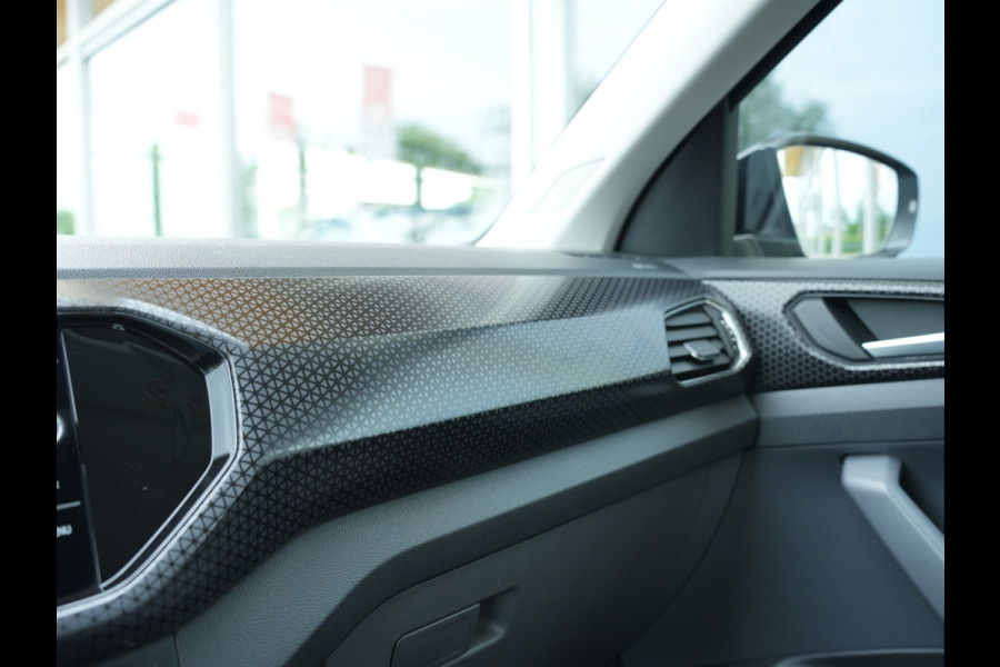 Volkswagen T-Cross 1.0 TSI Style Achteruitrijcamera | Cruise control adaptief | Stoelverwarming