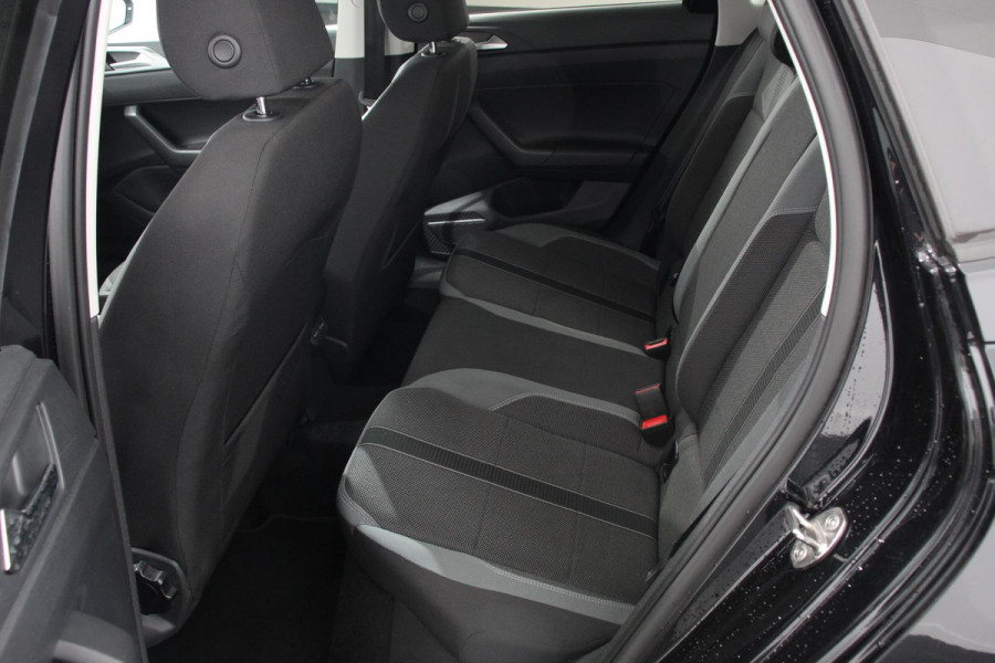 Volkswagen Polo 1.0 TSI 110 pk DSG Highline Navigatie Apple Carplay/Android Auto Adaptieve Cruise Control Parkeersensoren Stoelverwarming Privacy Glass Climatronic