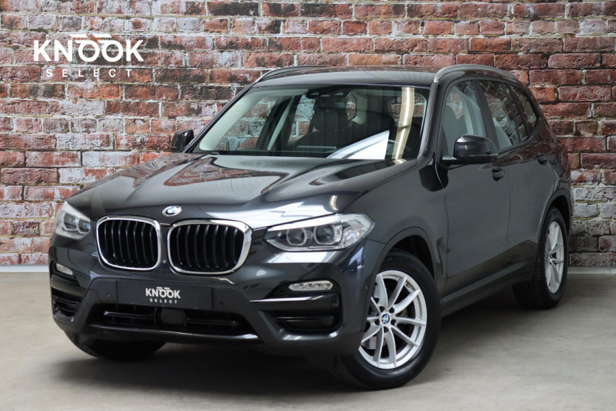 BMW X3 xDrive20i High Executive Automaat / Navigatiesysteem Professional / Adaptieve Cruise Control / Head-Up Display / Stoelverwarming / Leder / Achteruitrijcamera / Dodehoek Detectie / LED / Climate Control /