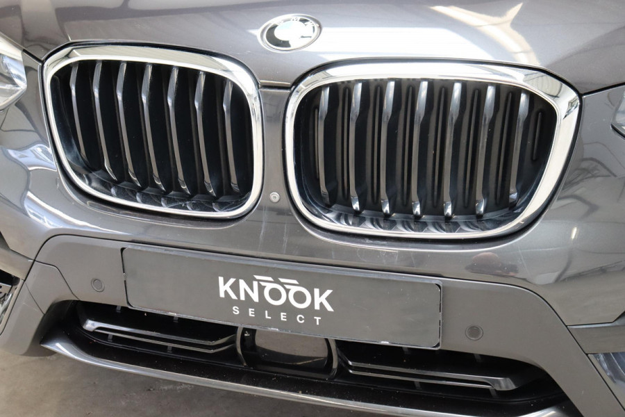 BMW X3 xDrive20i High Executive Automaat / Navigatiesysteem Professional / Adaptieve Cruise Control / Head-Up Display / Stoelverwarming / Leder / Achteruitrijcamera / Dodehoek Detectie / LED / Climate Control /